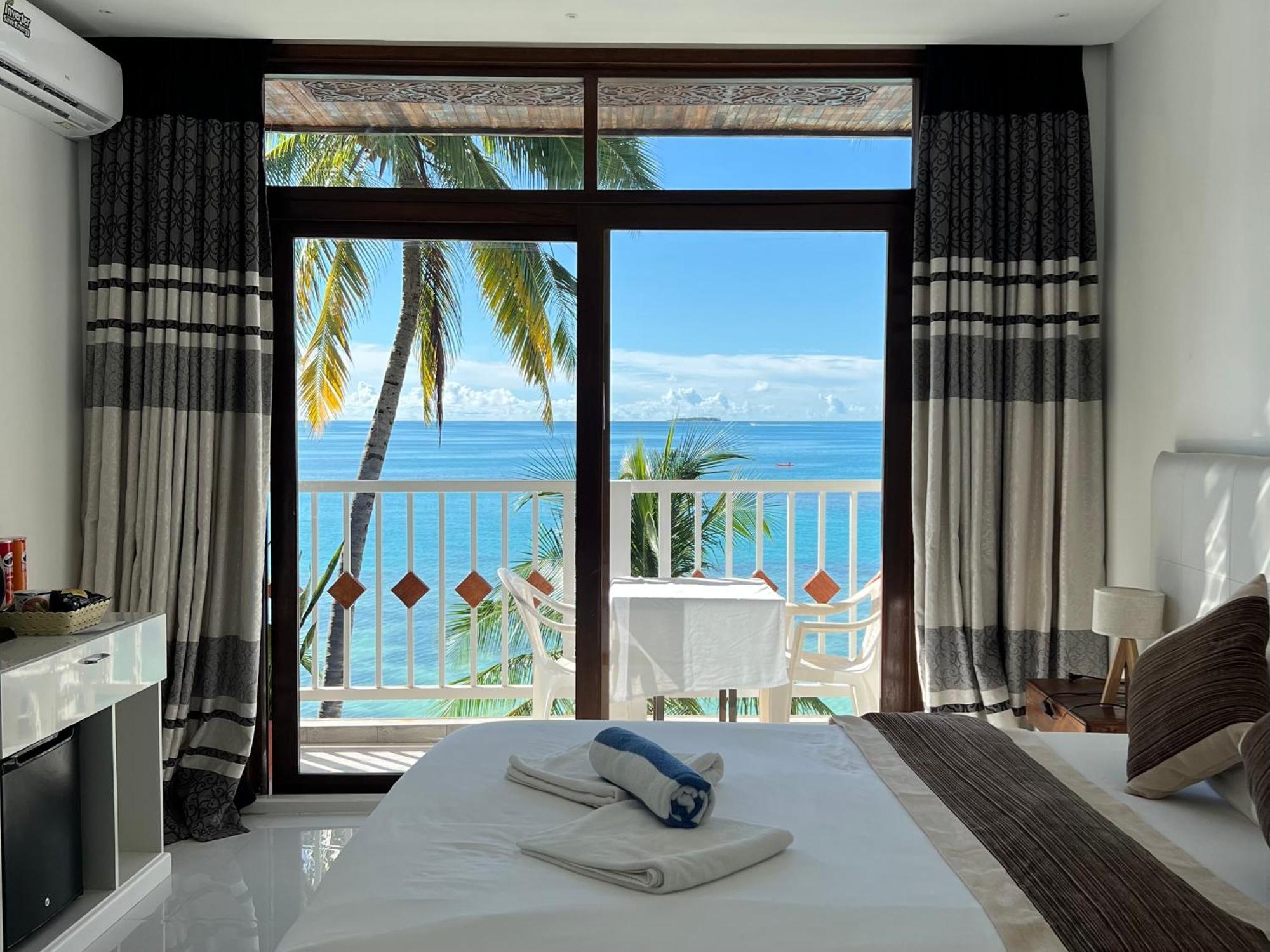 Heron Beach Hotel - The Best Maldivian Getaway In Dhiffushi,Maldives Dış mekan fotoğraf