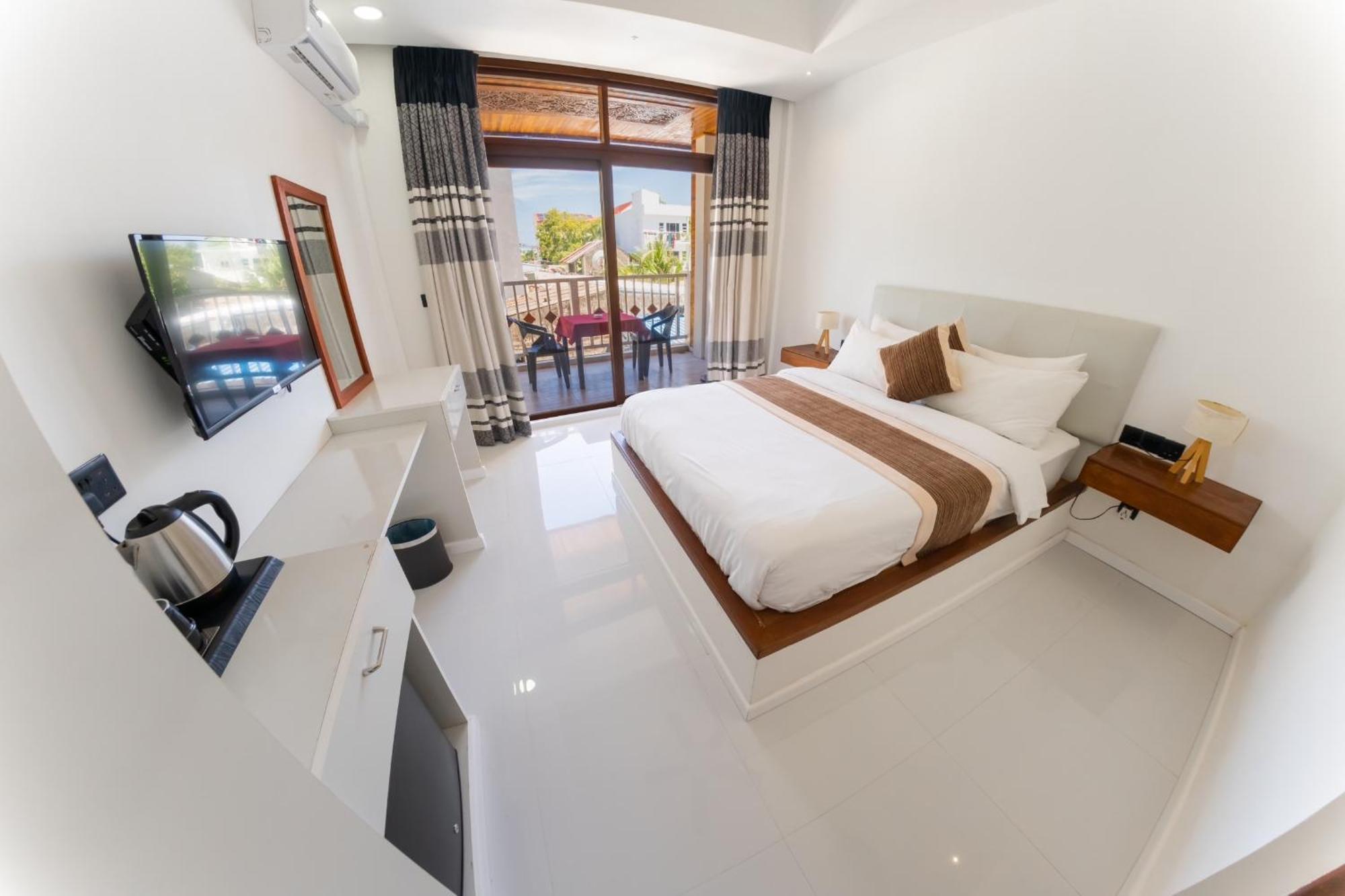 Heron Beach Hotel - The Best Maldivian Getaway In Dhiffushi,Maldives Dış mekan fotoğraf