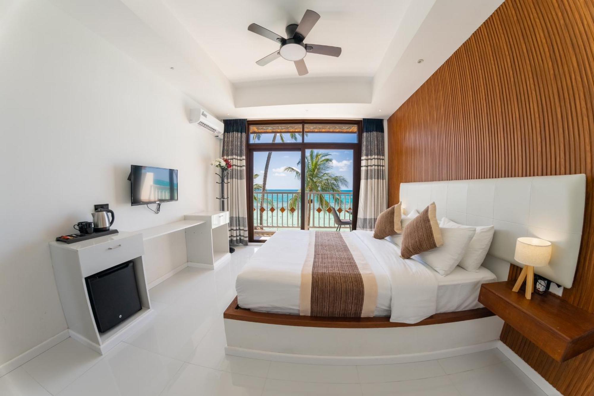 Heron Beach Hotel - The Best Maldivian Getaway In Dhiffushi,Maldives Dış mekan fotoğraf