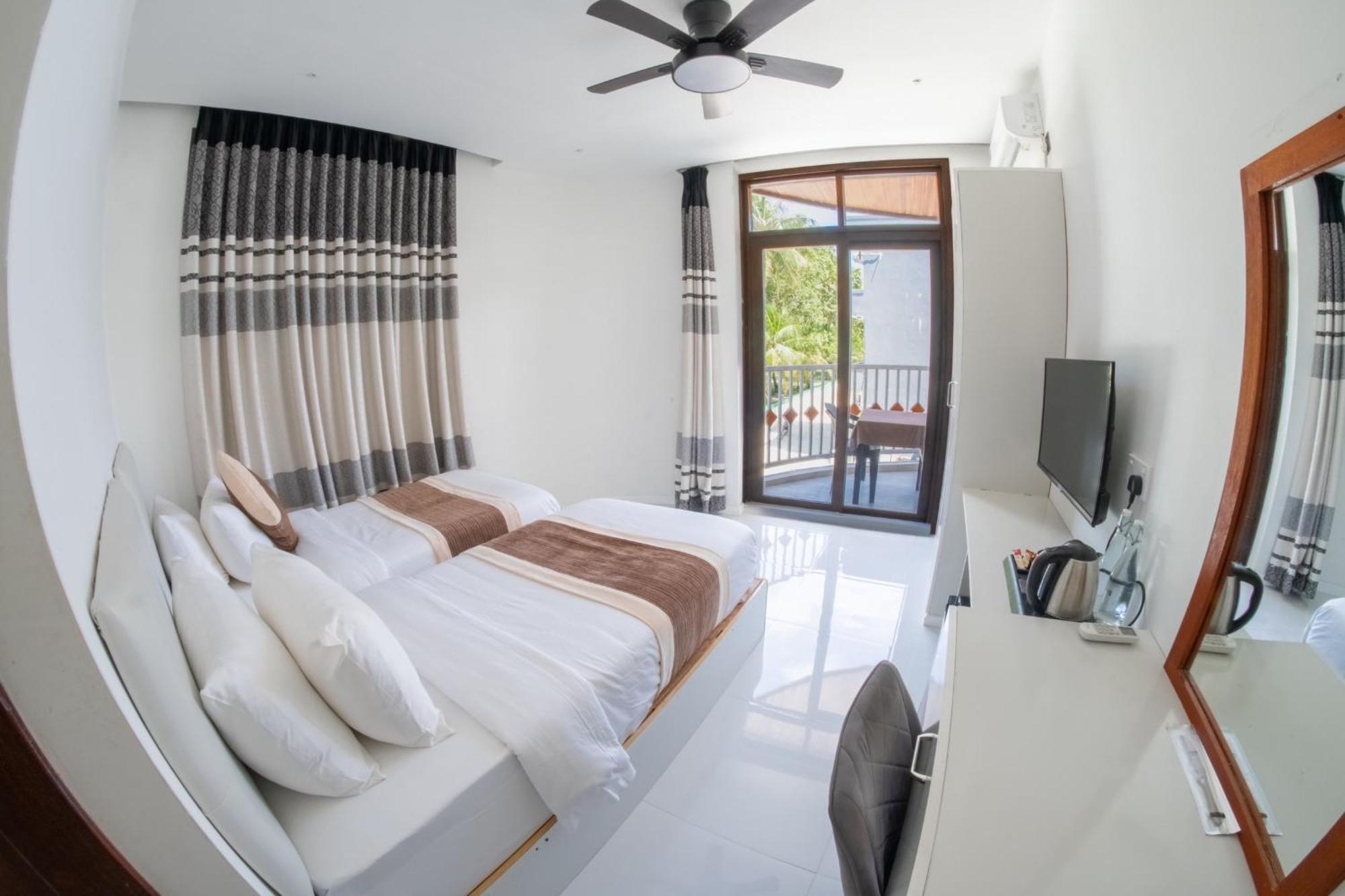 Heron Beach Hotel - The Best Maldivian Getaway In Dhiffushi,Maldives Dış mekan fotoğraf