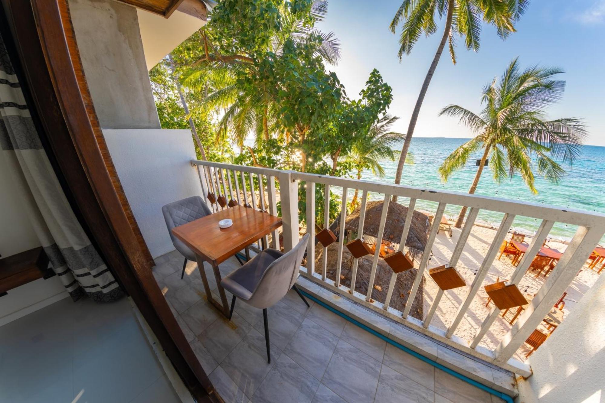 Heron Beach Hotel - The Best Maldivian Getaway In Dhiffushi,Maldives Dış mekan fotoğraf