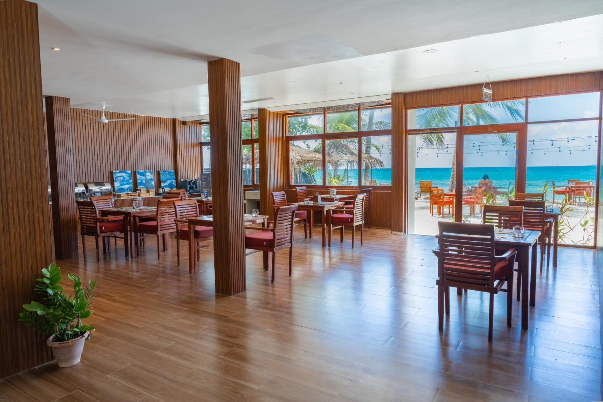 Heron Beach Hotel - The Best Maldivian Getaway In Dhiffushi,Maldives Dış mekan fotoğraf