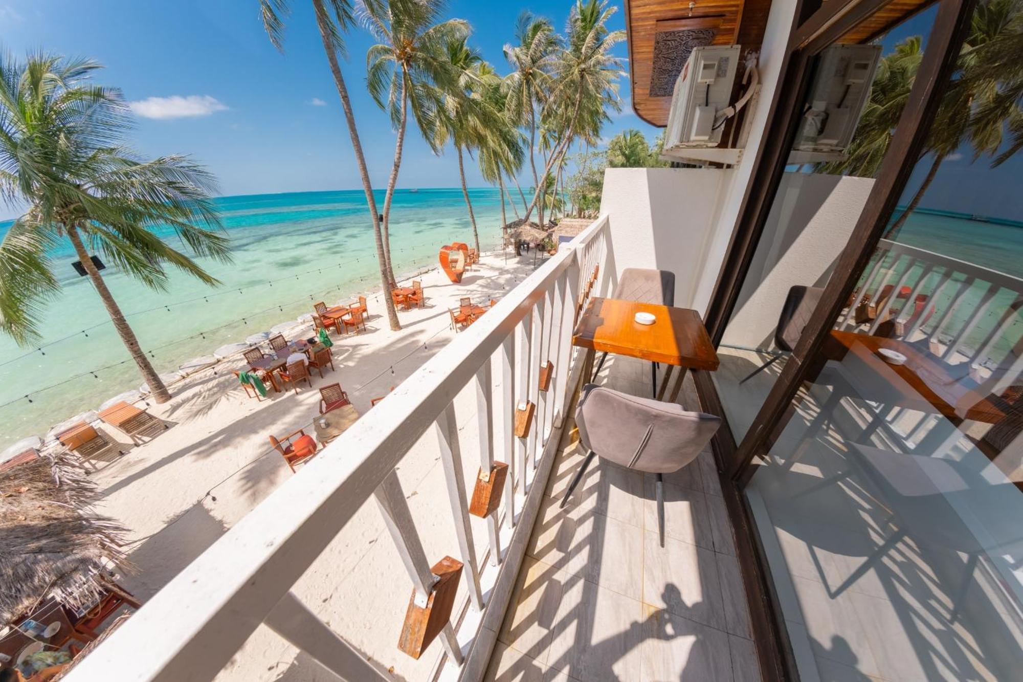 Heron Beach Hotel - The Best Maldivian Getaway In Dhiffushi,Maldives Dış mekan fotoğraf