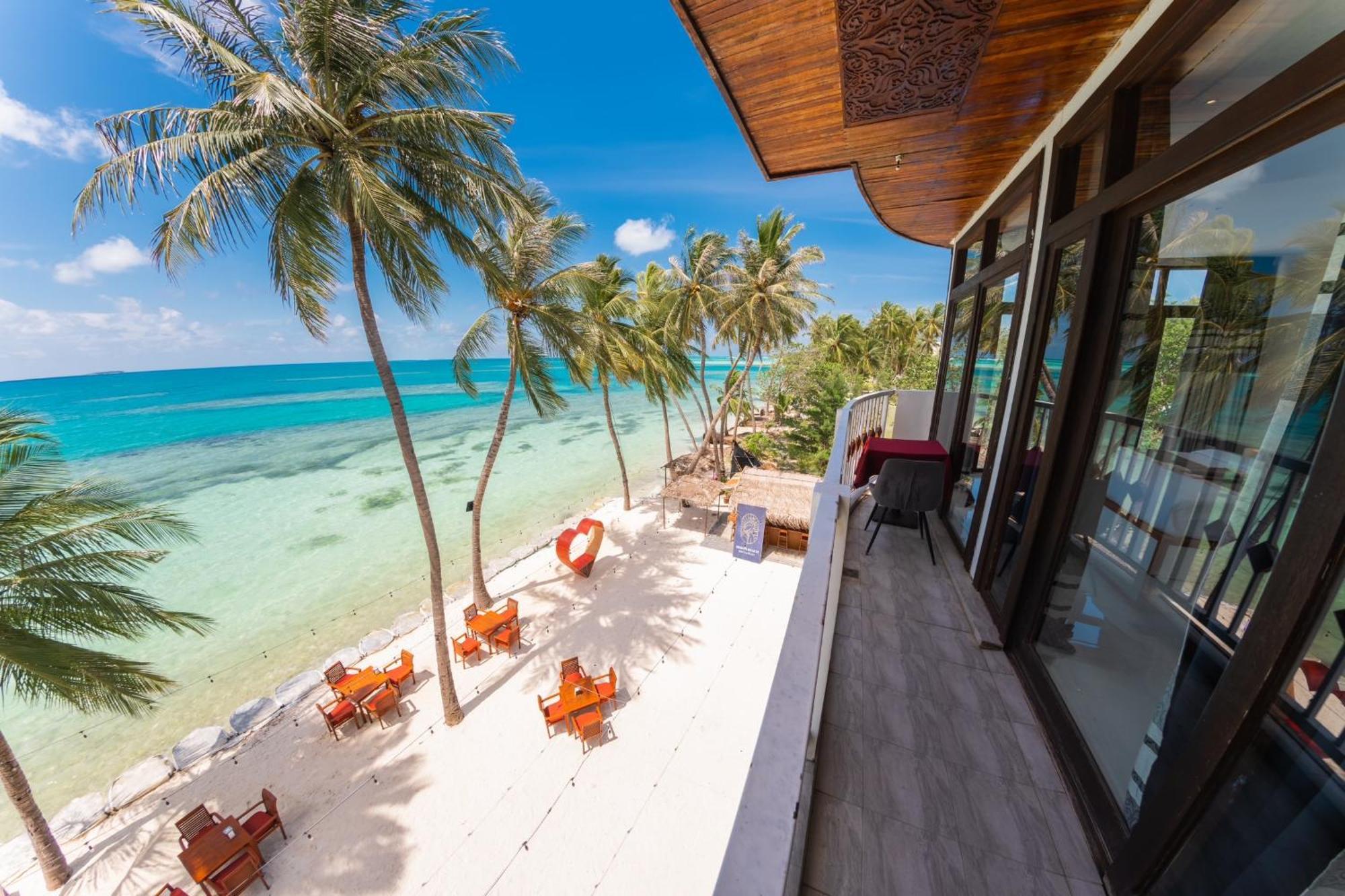 Heron Beach Hotel - The Best Maldivian Getaway In Dhiffushi,Maldives Dış mekan fotoğraf